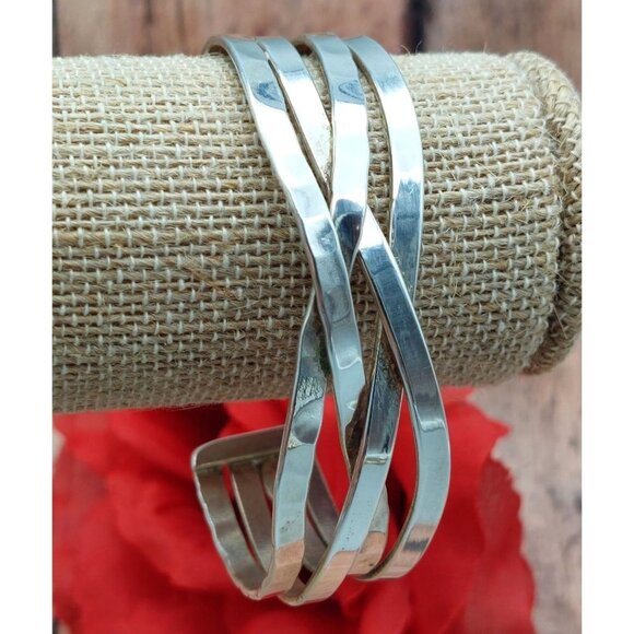 Cute Silver Tone Intertwined Cuff Bracelet Hammered Smooth - Picture 5 of 11